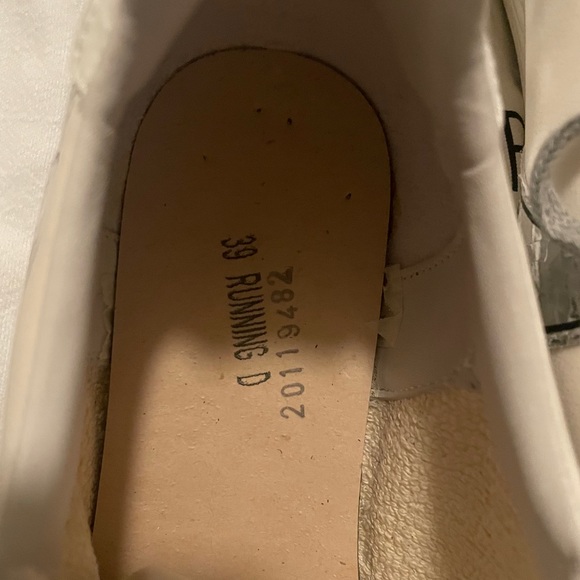 Golden Goose Sneakers - Picture 5 of 7